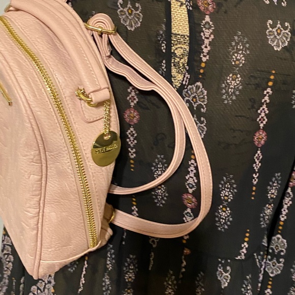 STEVE MADDEN BLUSH LOGO MEDIUM BACKPACK - Picture 4 of 14